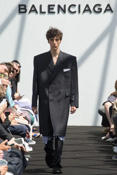 Look 28